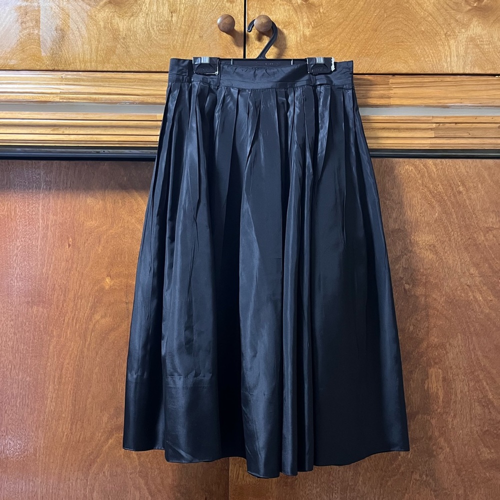 Taffeta pleated black midi skirt